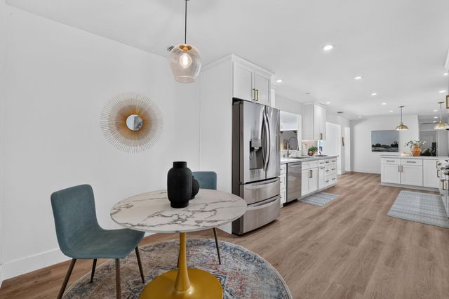 3961 American River Dr, Sacramento, CA 95864