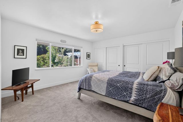 3961 American River Dr, Sacramento, CA 95864