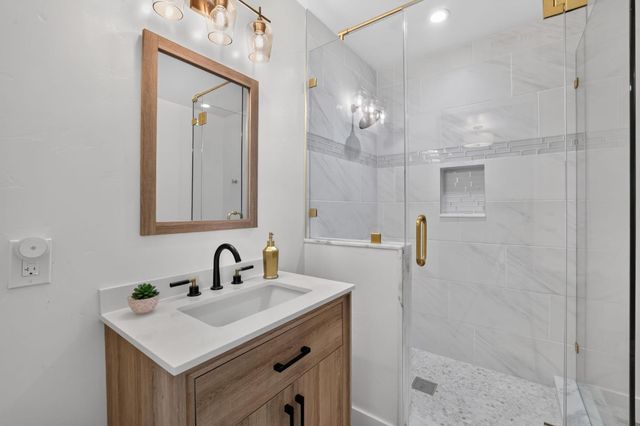 3961 American River Dr, Sacramento, CA 95864