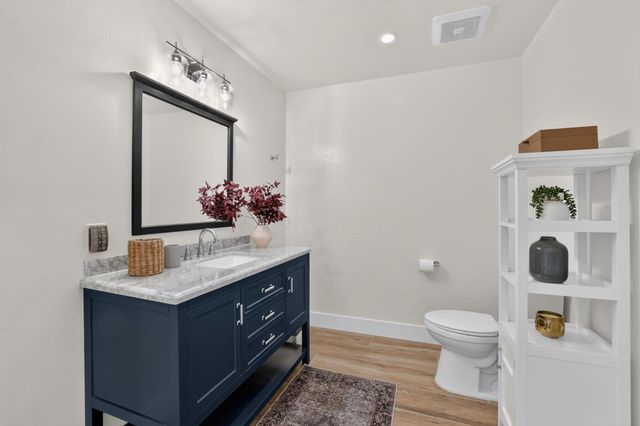 3961 American River Dr, Sacramento, CA 95864