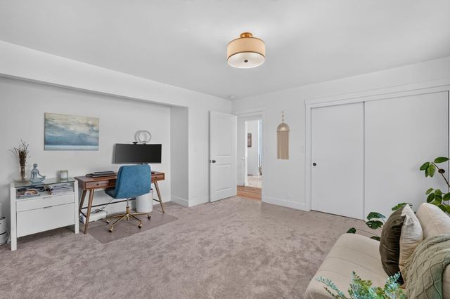 3961 American River Dr, Sacramento, CA 95864