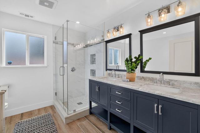 3961 American River Dr, Sacramento, CA 95864