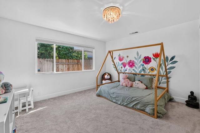 3961 American River Dr, Sacramento, CA 95864