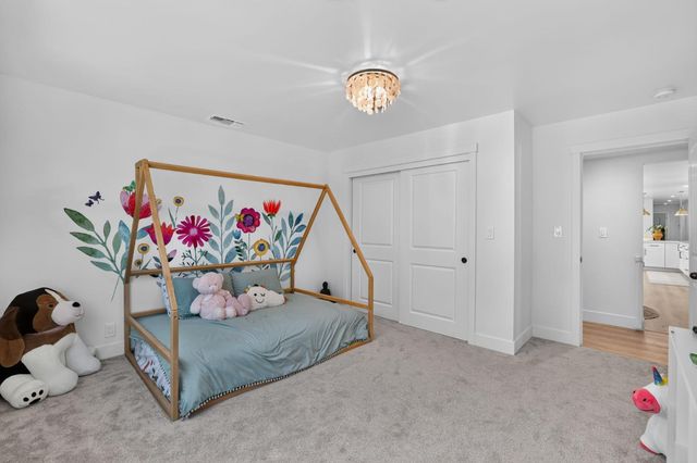 3961 American River Dr, Sacramento, CA 95864