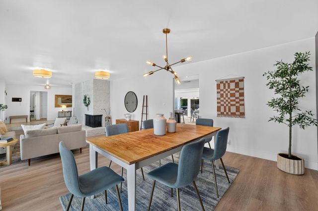 3961 American River Dr, Sacramento, CA 95864