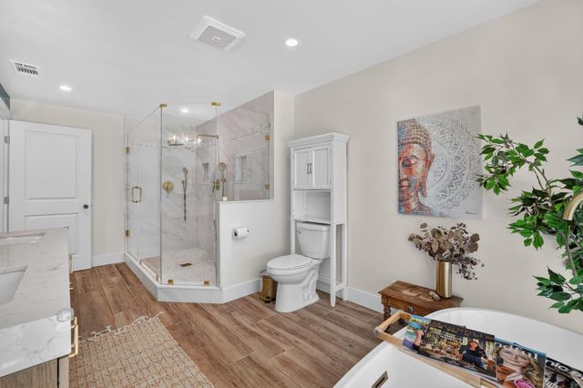 3961 American River Dr, Sacramento, CA 95864