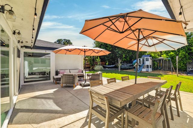 3961 American River Dr, Sacramento, CA 95864
