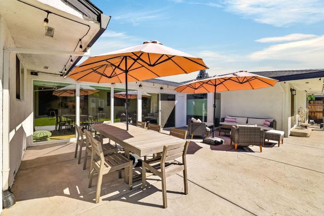 3961 American River Dr, Sacramento, CA 95864