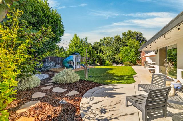3961 American River Dr, Sacramento, CA 95864