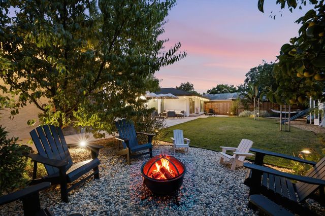 3961 American River Dr, Sacramento, CA 95864