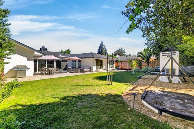 3961 American River Dr, Sacramento, CA 95864