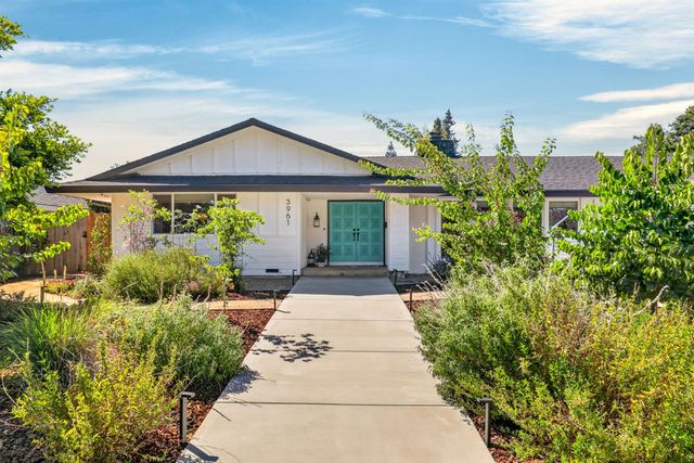 3961 American River Dr, Sacramento, CA 95864