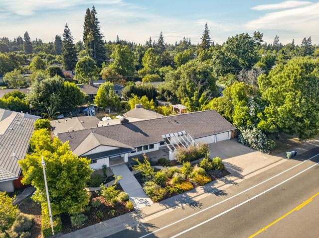 3961 American River Dr, Sacramento, CA 95864
