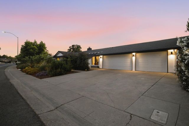 3961 American River Dr, Sacramento, CA 95864