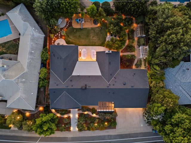 3961 American River Dr, Sacramento, CA 95864