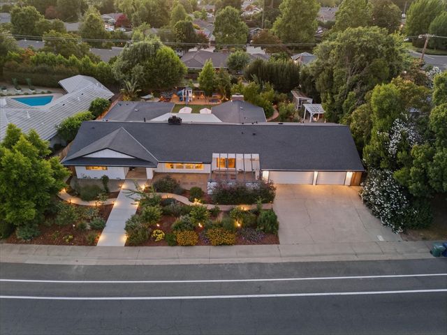 3961 American River Dr, Sacramento, CA 95864