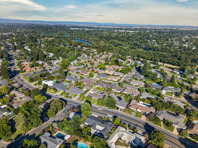 3961 American River Dr, Sacramento, CA 95864
