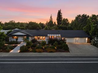 3961 American River Dr, Sacramento, CA 95864