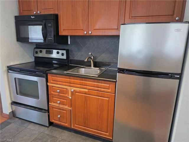 8162 Country RD 205, Fort Myers, FL 33919