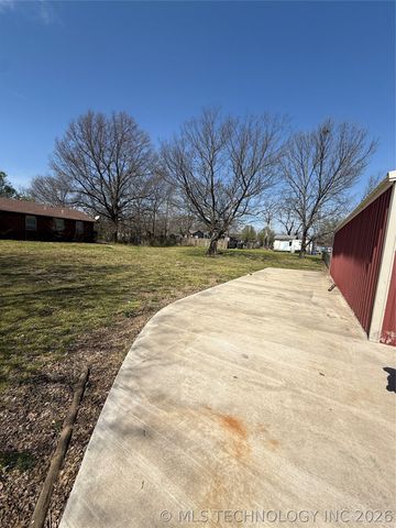 706 W Bushyhead, Nowata, OK 74048