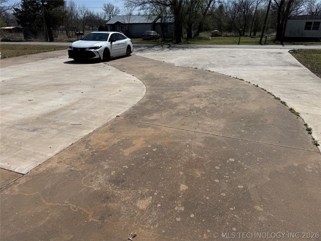 706 W Bushyhead, Nowata, OK 74048