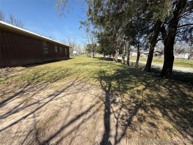 706 W Bushyhead, Nowata, OK 74048
