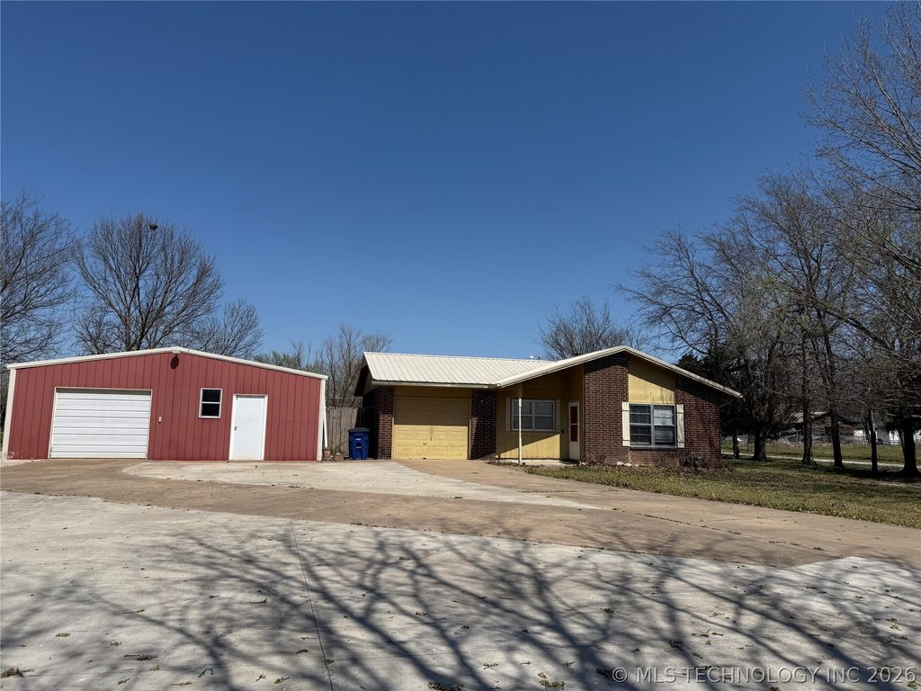 706 W Bushyhead, Nowata, OK 74048