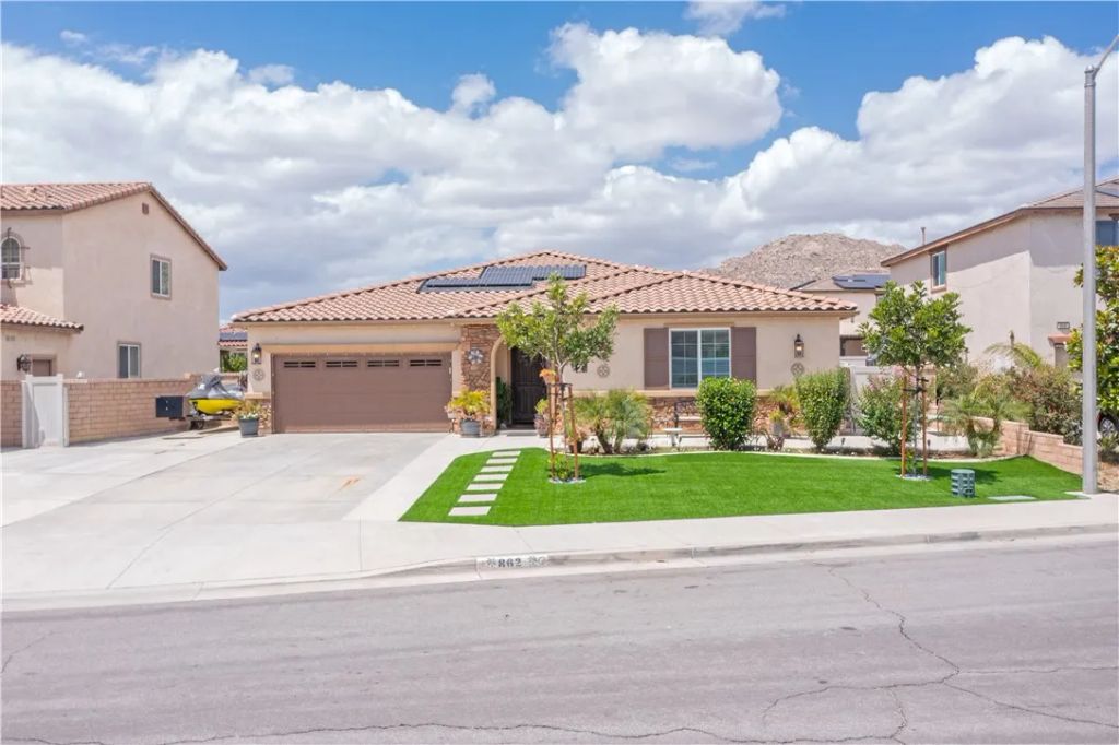 862 Corisante Court, Perris, CA 92571