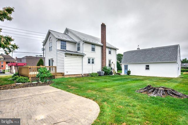 15 N CUSTER AVE, New Holland, PA 17557