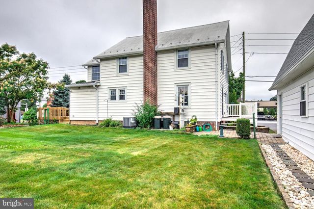 15 N CUSTER AVE, New Holland, PA 17557