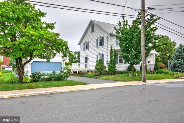 15 N CUSTER AVE, New Holland, PA 17557