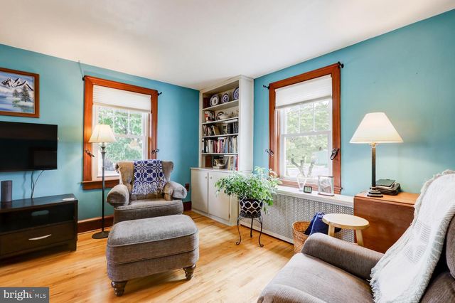 15 N CUSTER AVE, New Holland, PA 17557