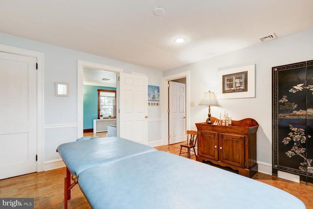 15 N CUSTER AVE, New Holland, PA 17557