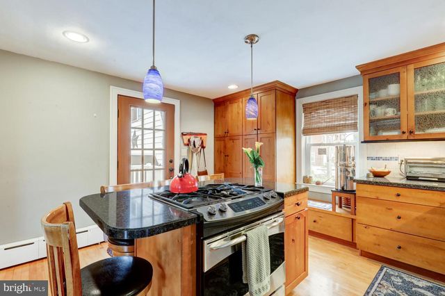 15 N CUSTER AVE, New Holland, PA 17557