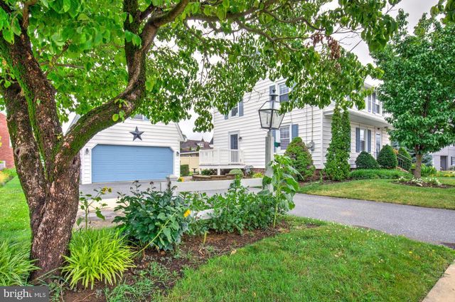 15 N CUSTER AVE, New Holland, PA 17557