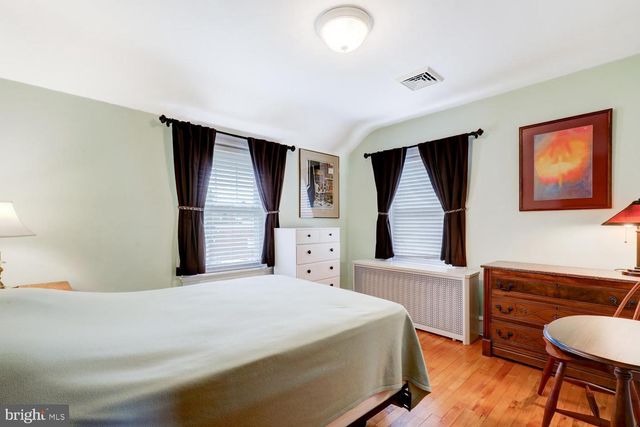 15 N CUSTER AVE, New Holland, PA 17557