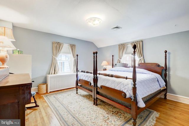 15 N CUSTER AVE, New Holland, PA 17557