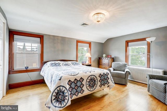 15 N CUSTER AVE, New Holland, PA 17557
