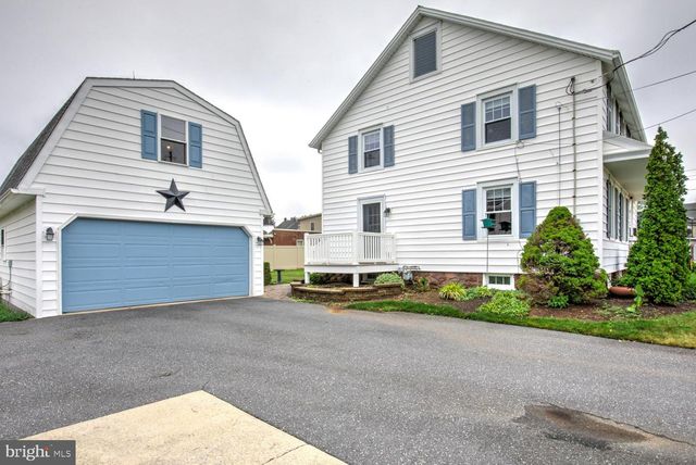 15 N CUSTER AVE, New Holland, PA 17557