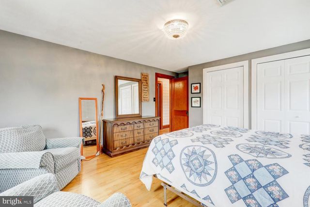 15 N CUSTER AVE, New Holland, PA 17557