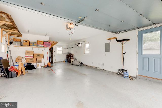 15 N CUSTER AVE, New Holland, PA 17557