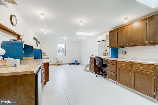 15 N CUSTER AVE, New Holland, PA 17557