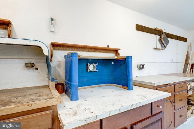 15 N CUSTER AVE, New Holland, PA 17557