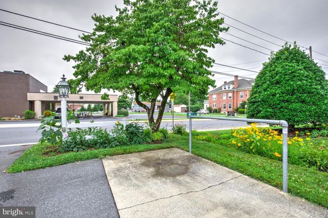 15 N CUSTER AVE, New Holland, PA 17557