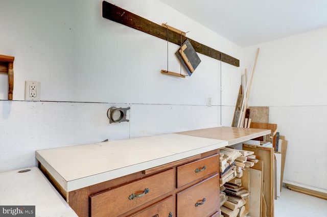 15 N CUSTER AVE, New Holland, PA 17557
