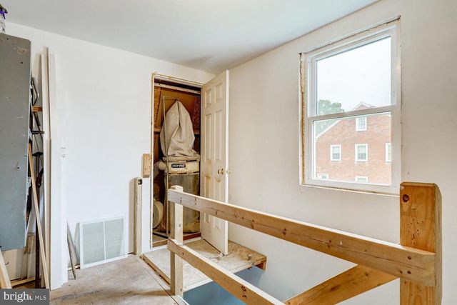 15 N CUSTER AVE, New Holland, PA 17557