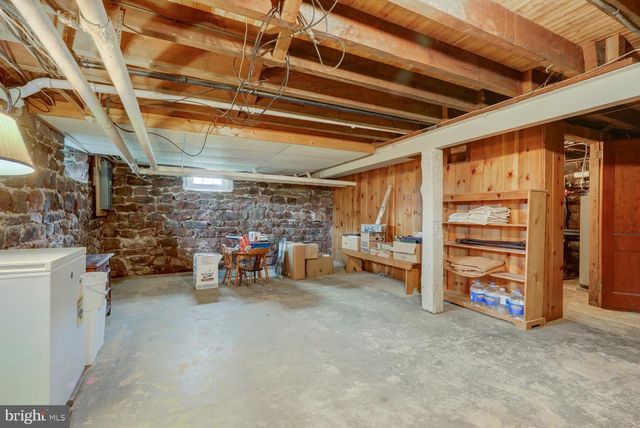 15 N CUSTER AVE, New Holland, PA 17557