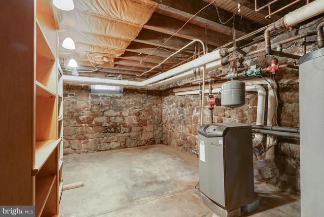 15 N CUSTER AVE, New Holland, PA 17557