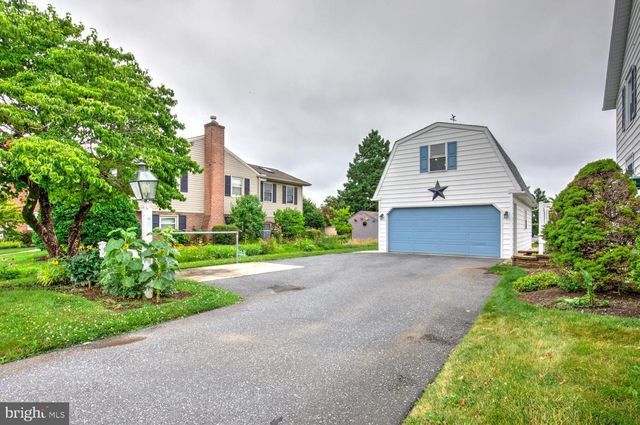 15 N CUSTER AVE, New Holland, PA 17557