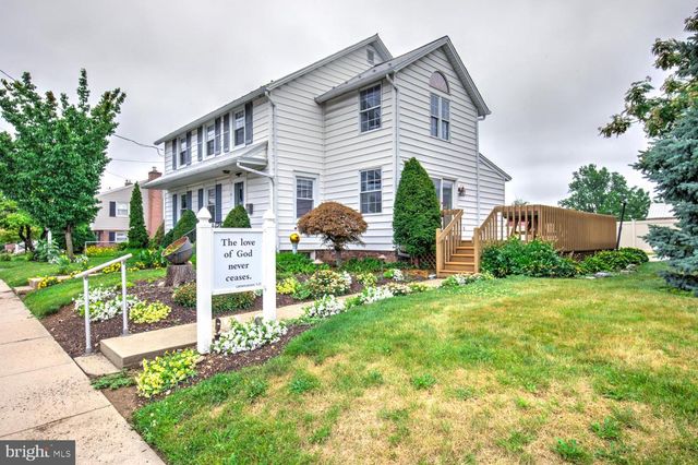 15 N CUSTER AVE, New Holland, PA 17557